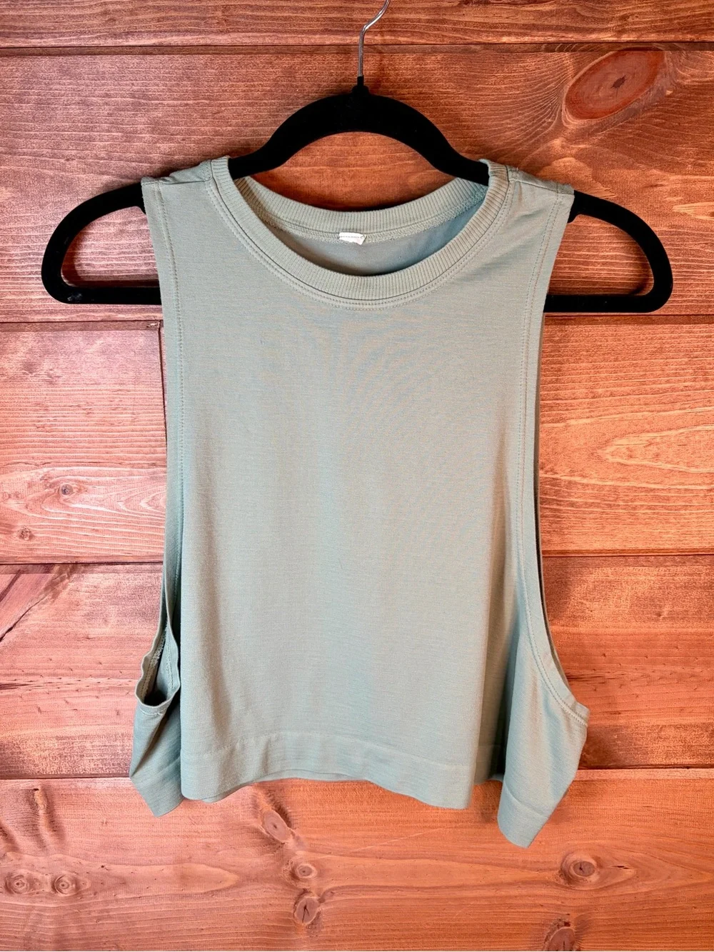 avocado Sage Green Cropped Muscle Yoga Layering Tank Size Small / Medium 💕🖤 - Picture 1 of 5